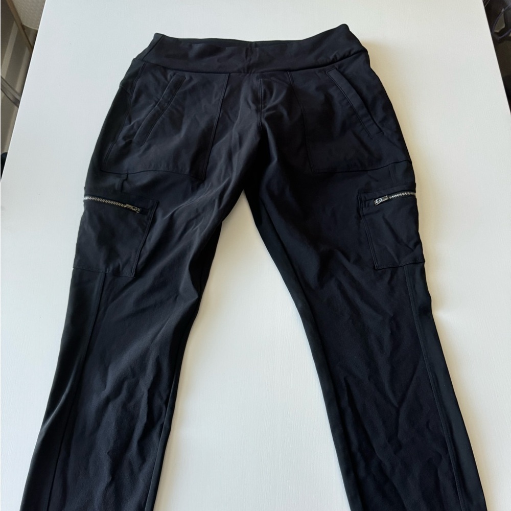Athleta Wander Cargo zipper pocket pants 10, stretch pants